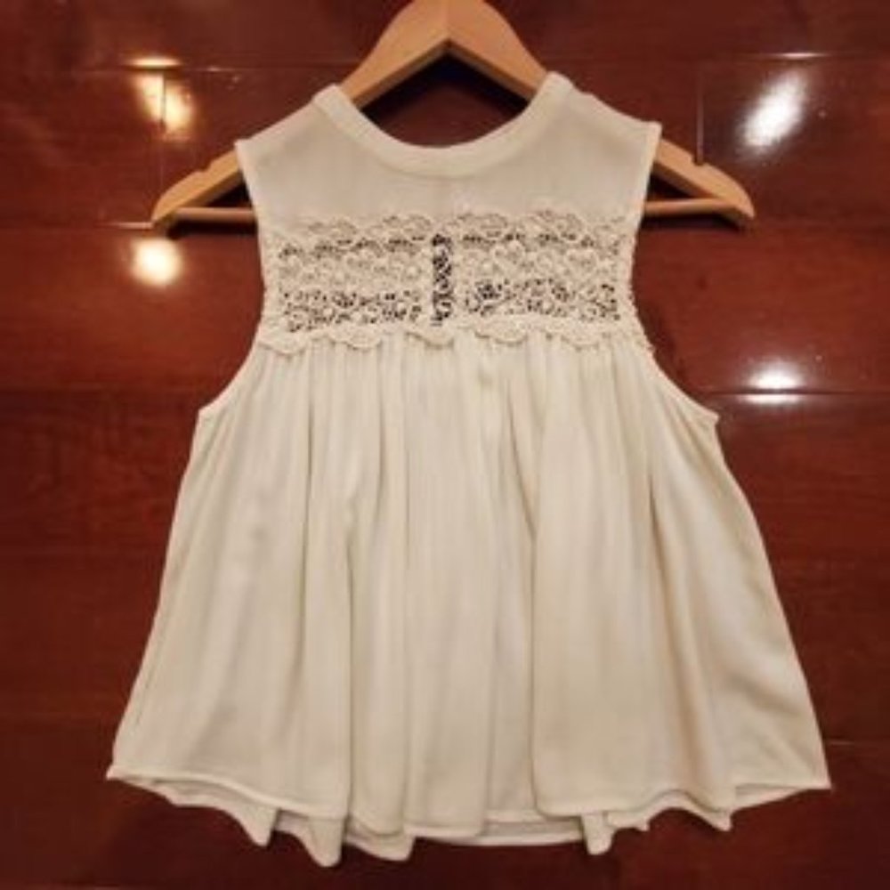Romeo + Juliet Couture Lace Top Girl's Size M